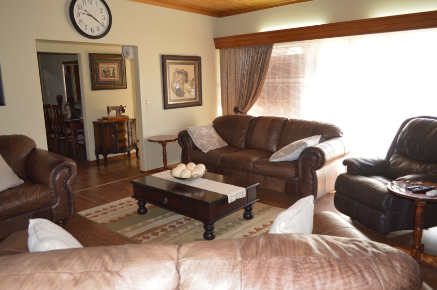 6 Bedroom Property for Sale in Flamwood North West